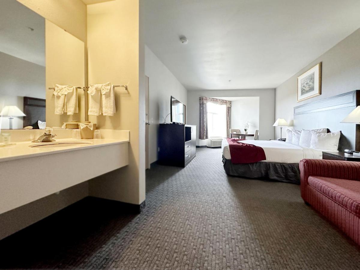 Standard King Room with Partial Ocean View at MorningGlory Hotel, Resort & Suites