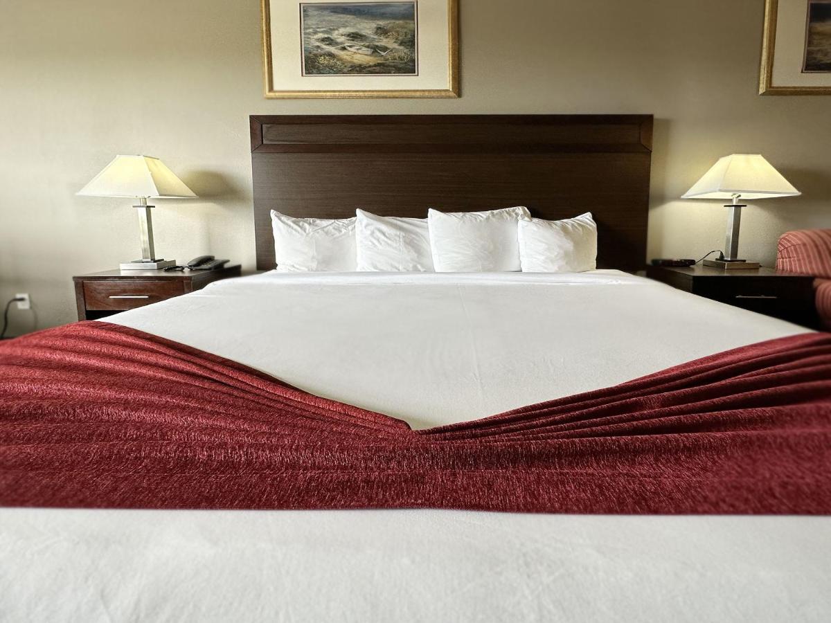 Standard King Room with Partial Ocean View at MorningGlory Hotel, Resort & Suites