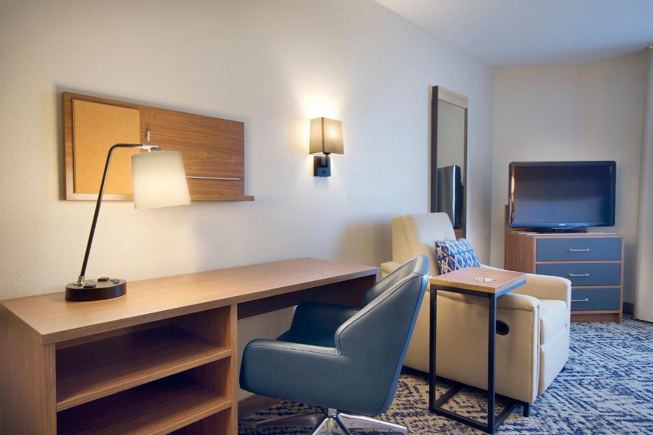 | Candlewood Suites Buffalo Amherst, an IHG Hotel