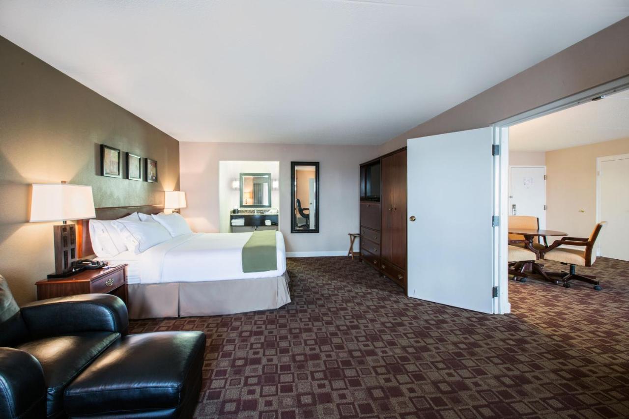 | Holiday Inn Express Rolling Meadows - Schaumburg Area, an IHG Hotel
