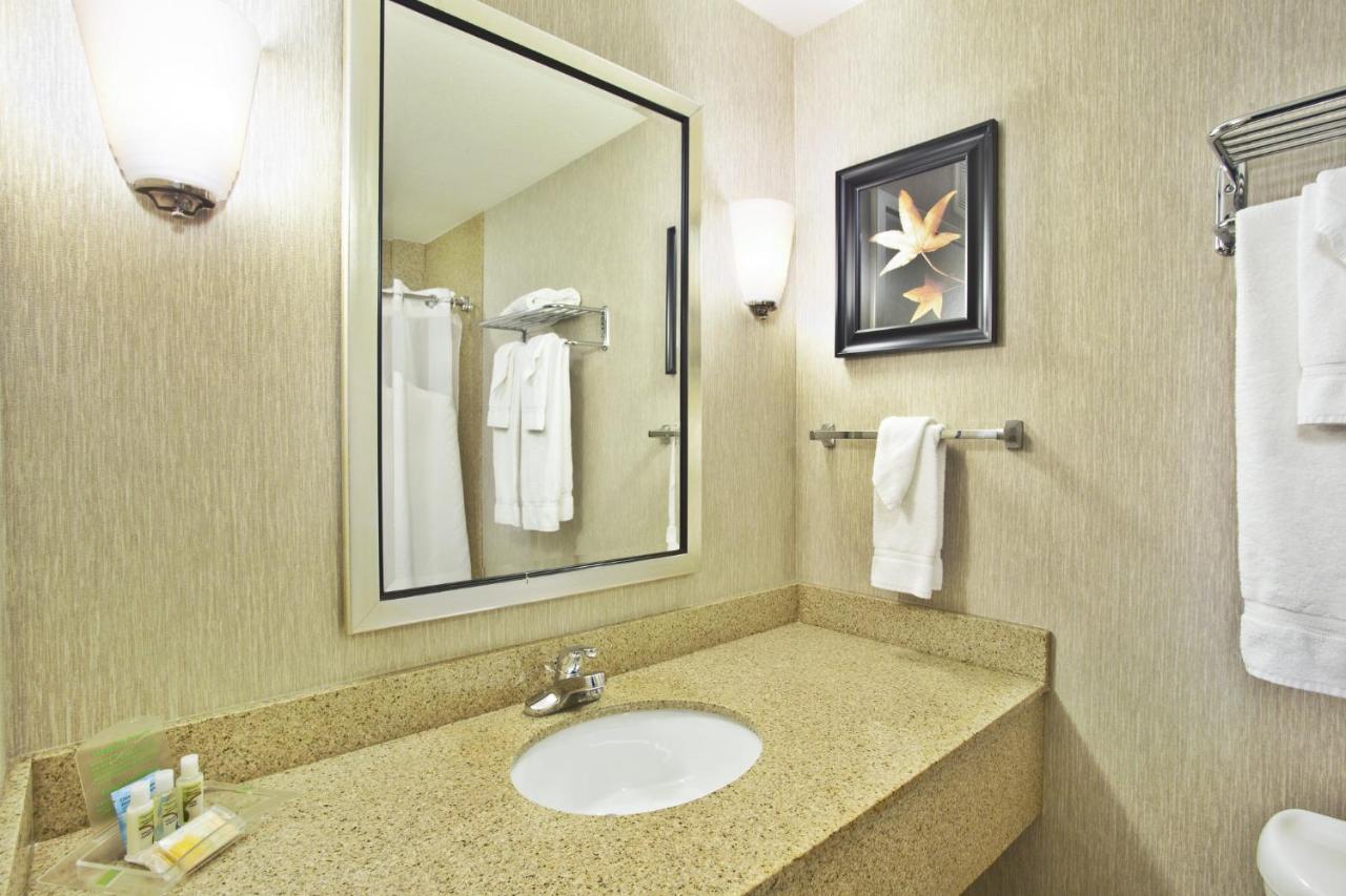  | Holiday Inn & Suites Green Bay Stadium, an IHG Hotel