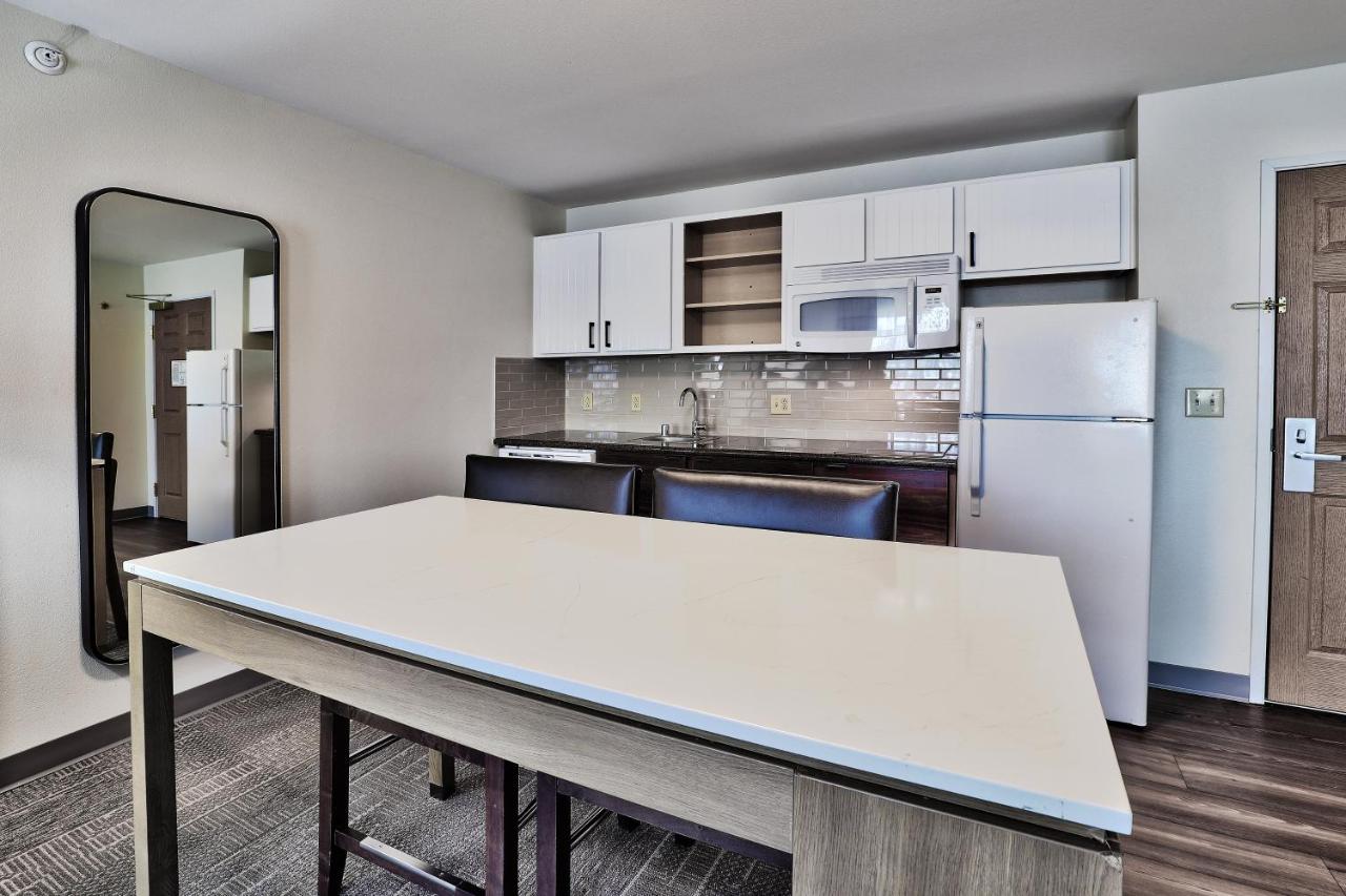 | Staybridge Suites Albuquerque - Airport, an IHG Hotel