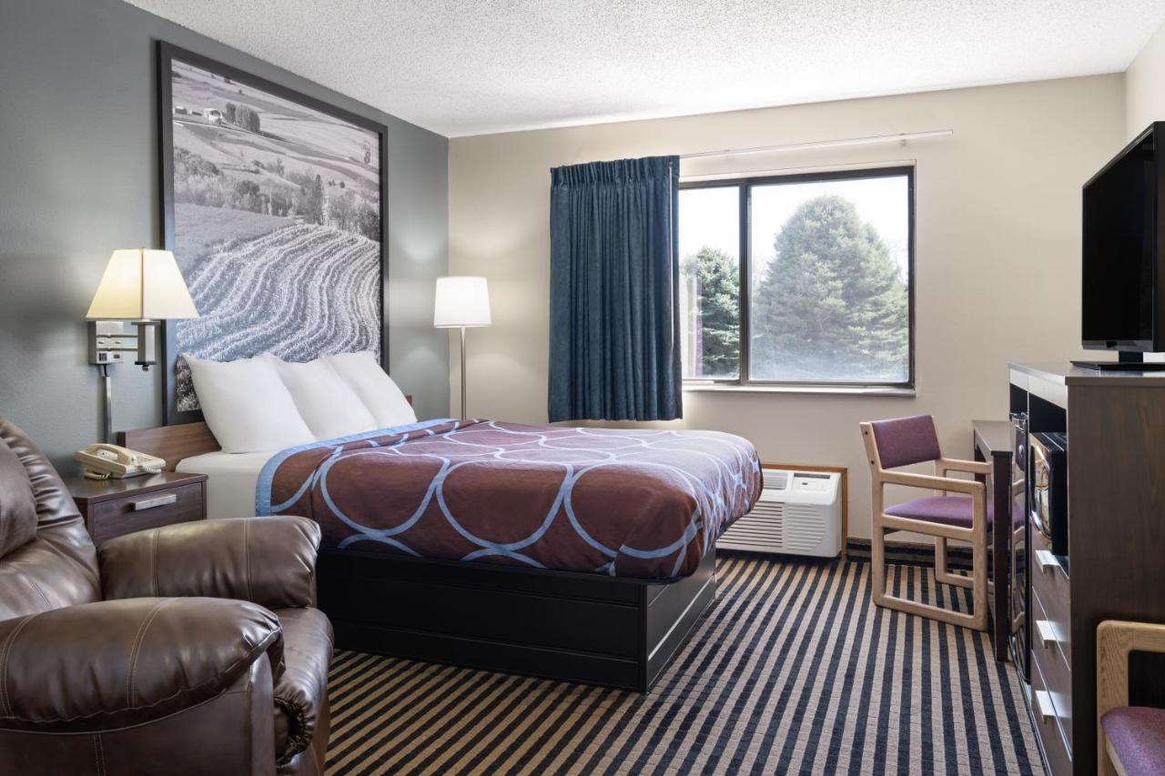 Queen Room - Mobility Access/Non-Smoking at Super 8 Humboldt IA