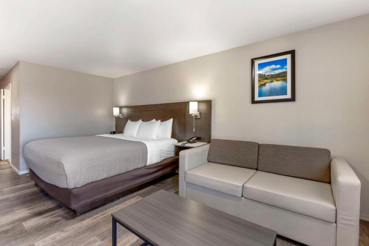 King Room - Non-Smoking at Quality Inn Show Low