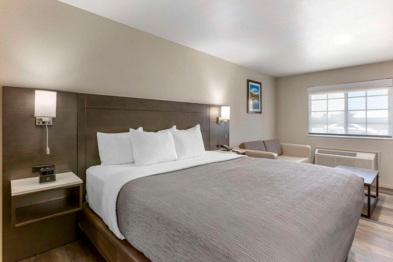 King Room - Non-Smoking at Quality Inn Show Low
