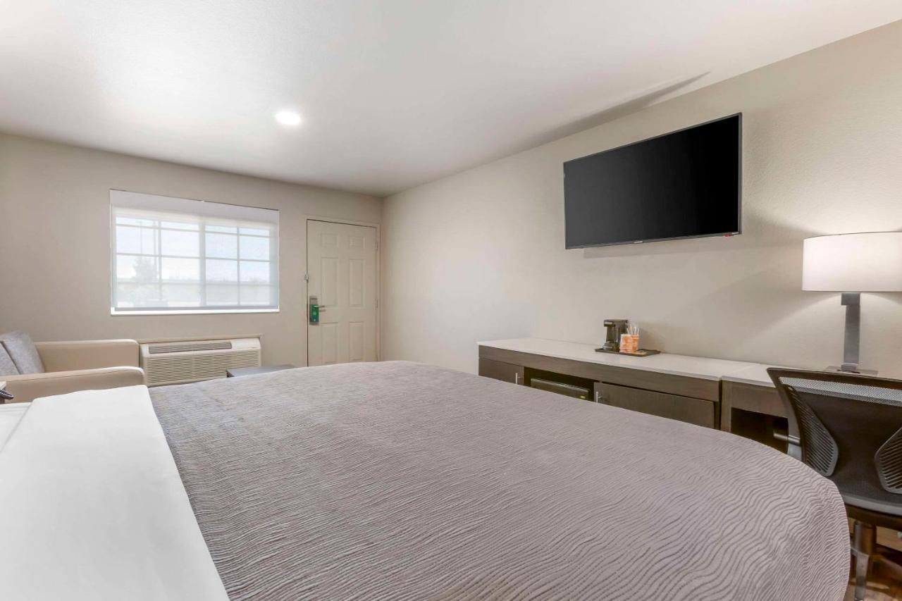 King Room - Non-Smoking at Quality Inn Show Low