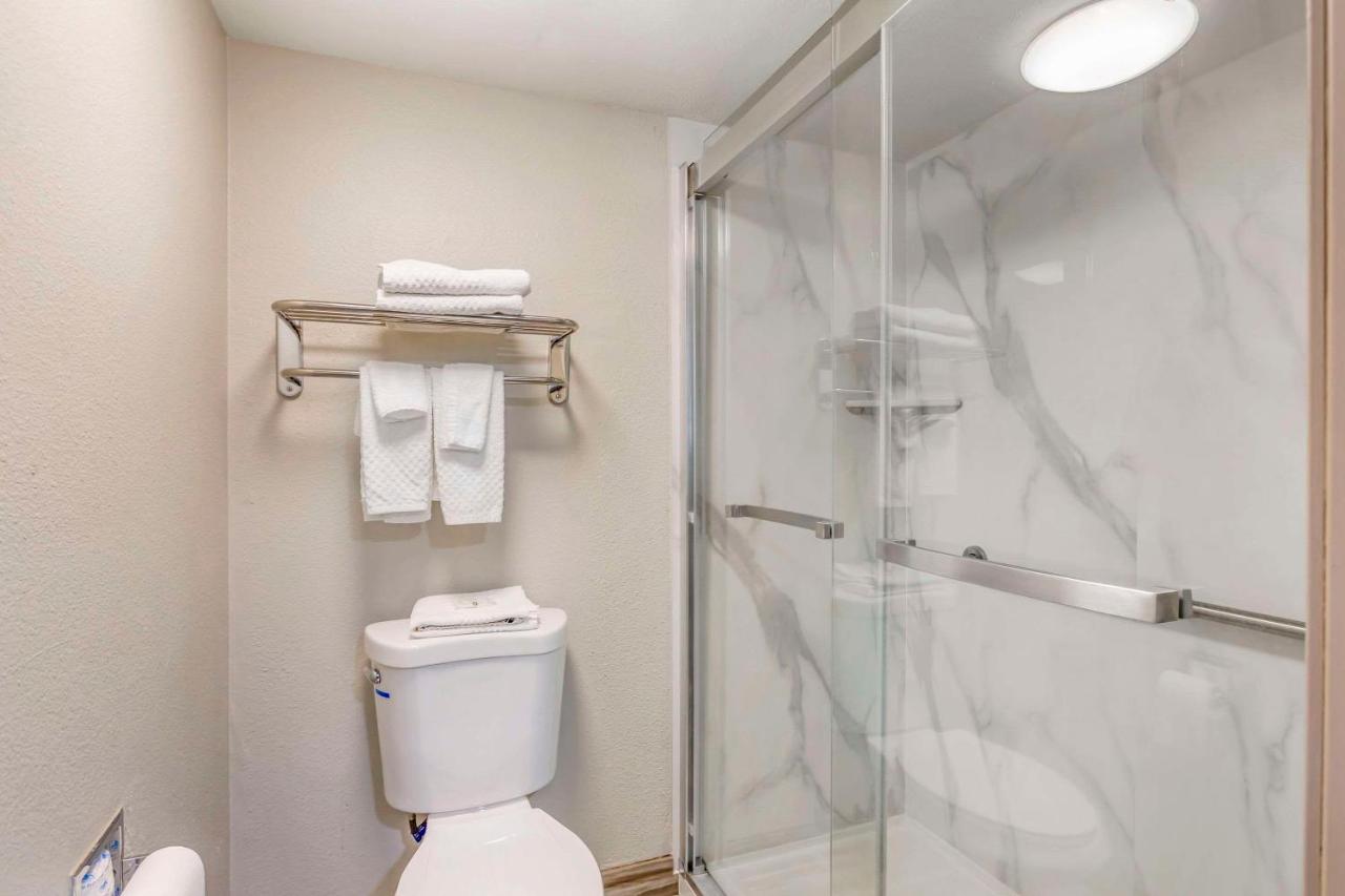 Queen Room - Non-Smoking at Quality Inn Show Low