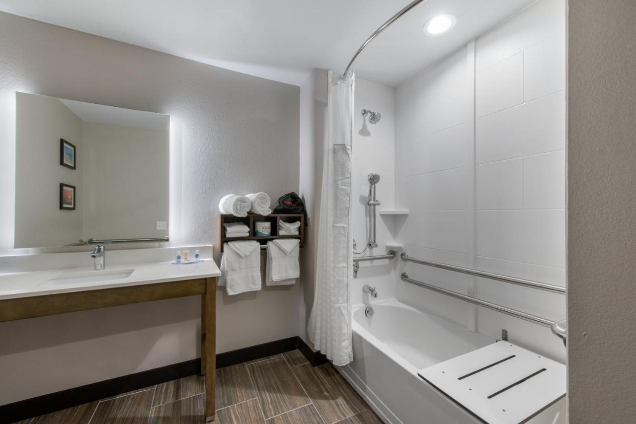 King Suite - Disability Access/Non-Smoking at Comfort Suites Fort Lauderdale Airport & Cruise Port