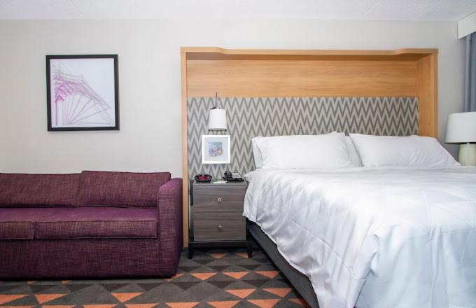 | Holiday Inn Chicago Nw Crystal Lk Conv Ctr, an IHG Hotel