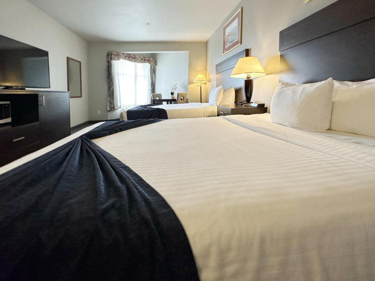 | MorningGlory Hotel, Resort & Suites