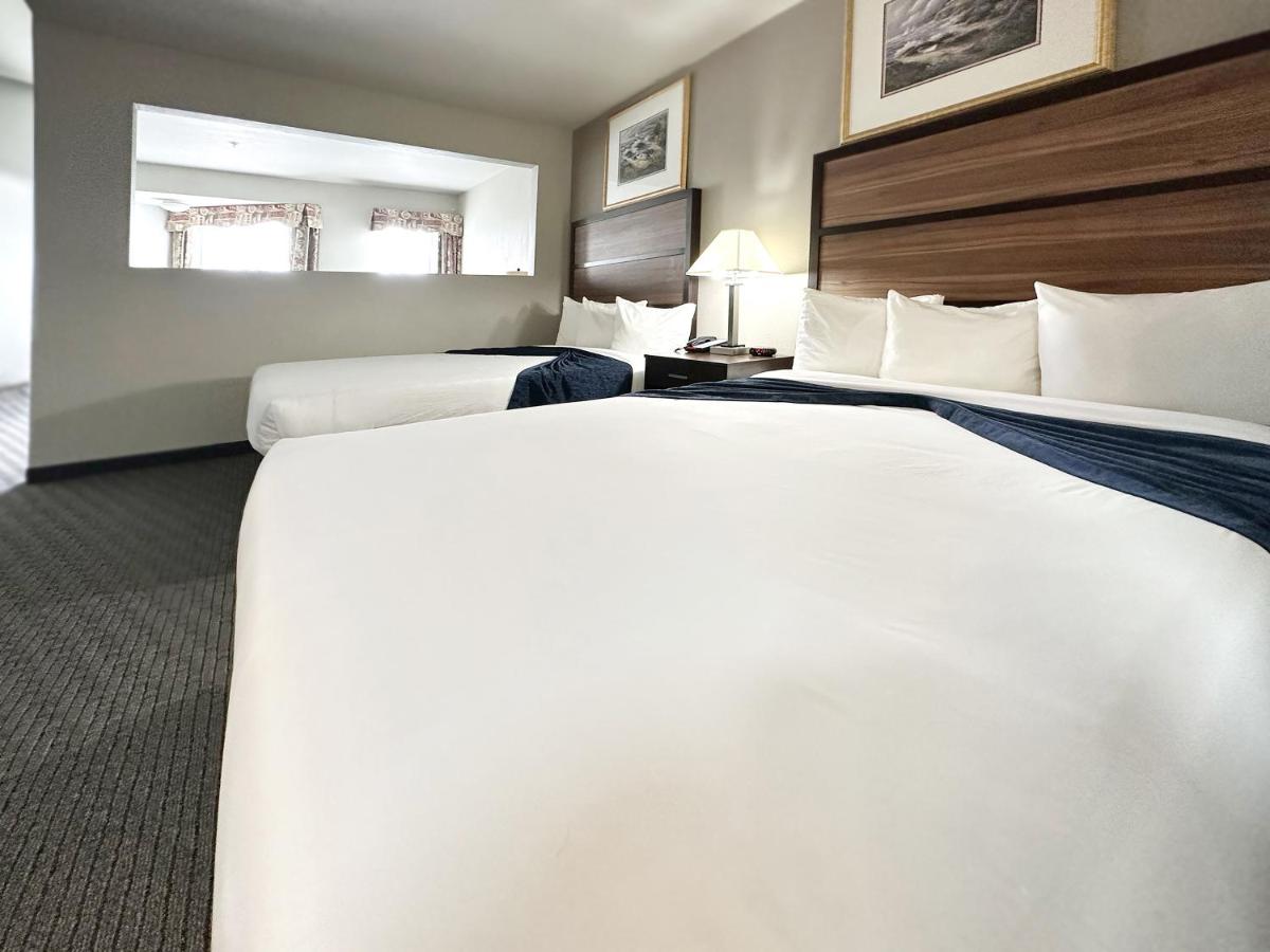 MorningGlory Hotel, Resort & Suites