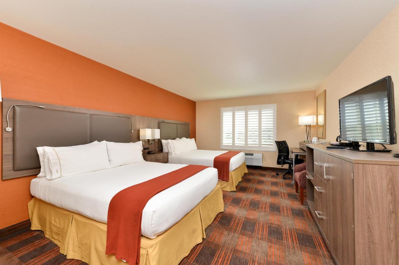 | Holiday Inn Express & Suites Elk Grove Central - Hwy 99, an IHG Hotel