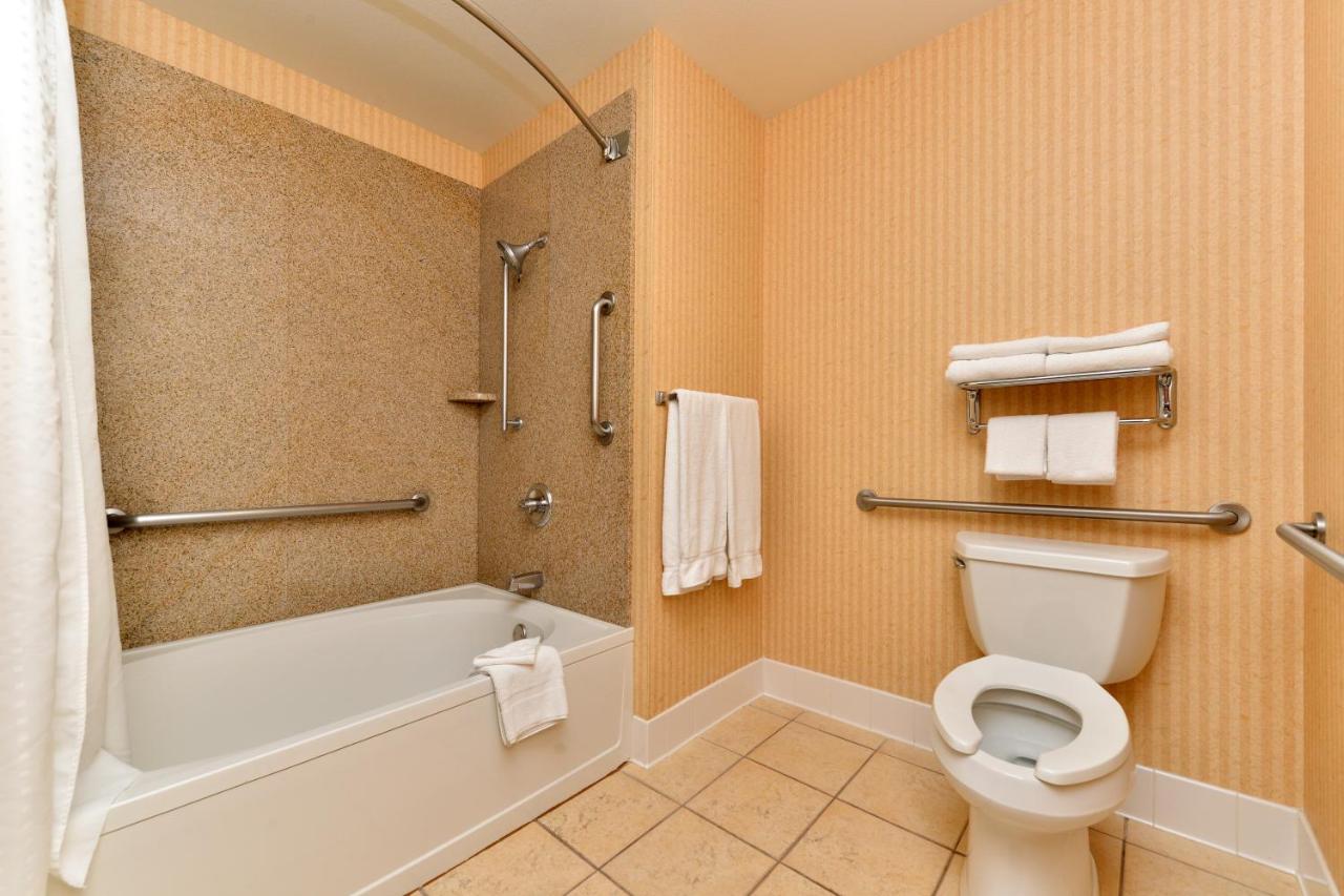 | Holiday Inn Express & Suites Elk Grove Central - Hwy 99, an IHG Hotel