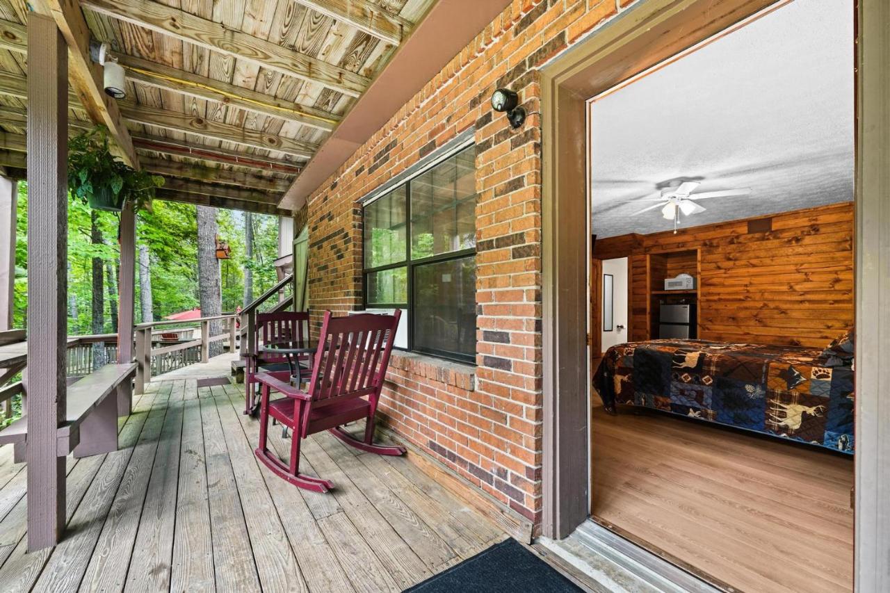  | Cascades Inn
