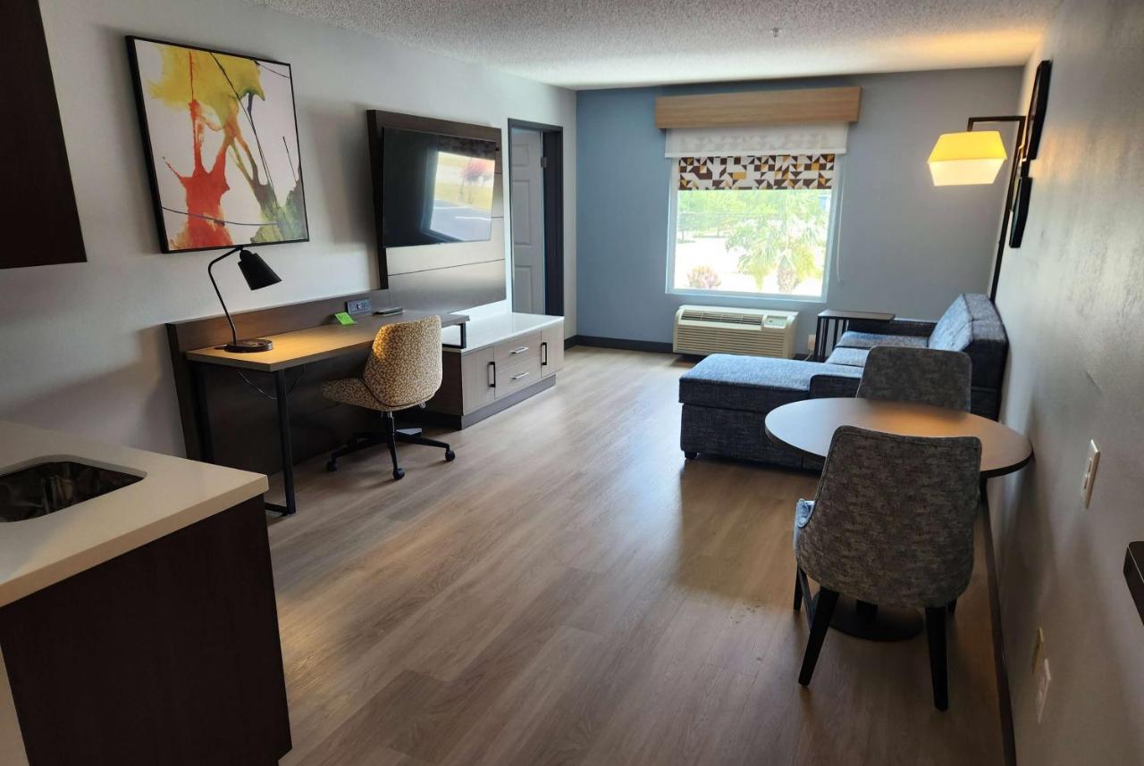 One Bedroom King Suite - Non-Smoking at La Quinta Inn & Suites by Wyndham Warner Robins - Robins AFB