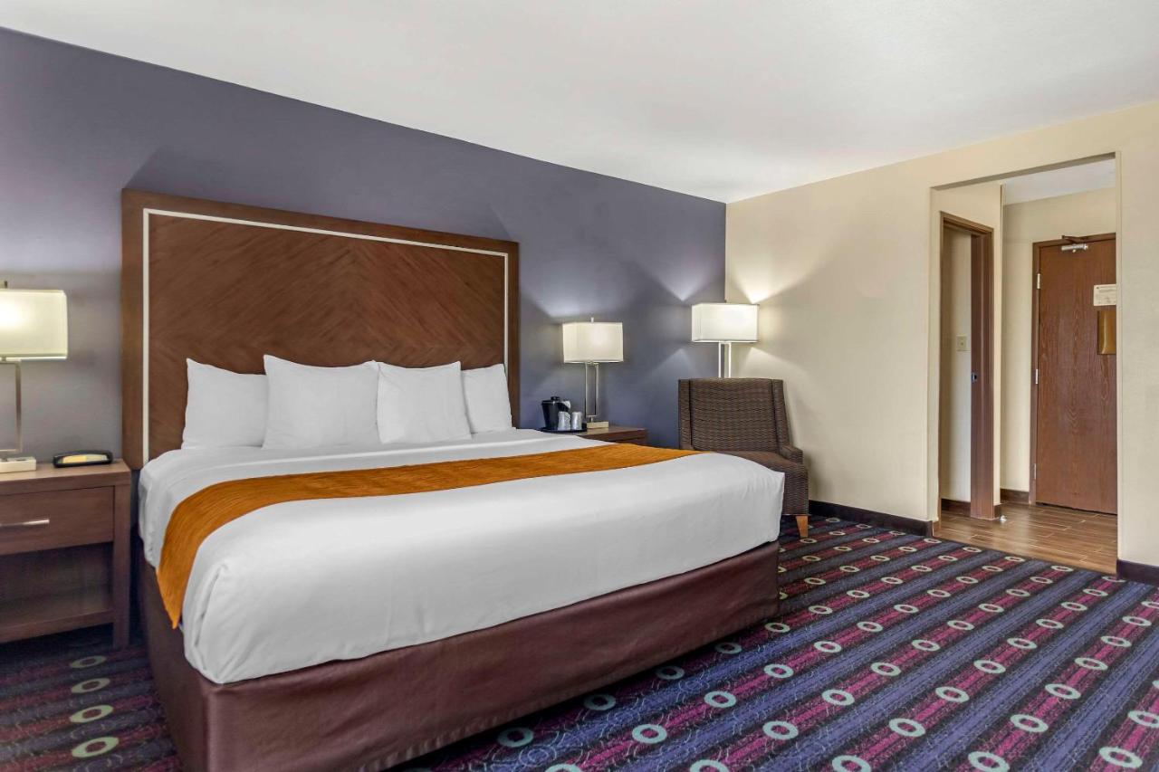 Standard King Room - Non-Smoking at Comfort Inn Tulsa Midtown