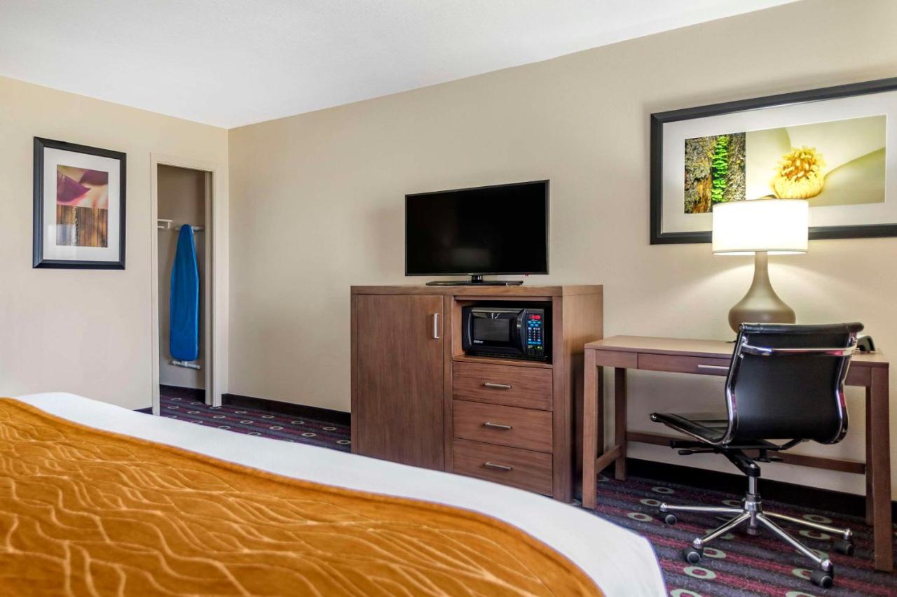 Standard King Room - Non-Smoking at Comfort Inn Tulsa Midtown