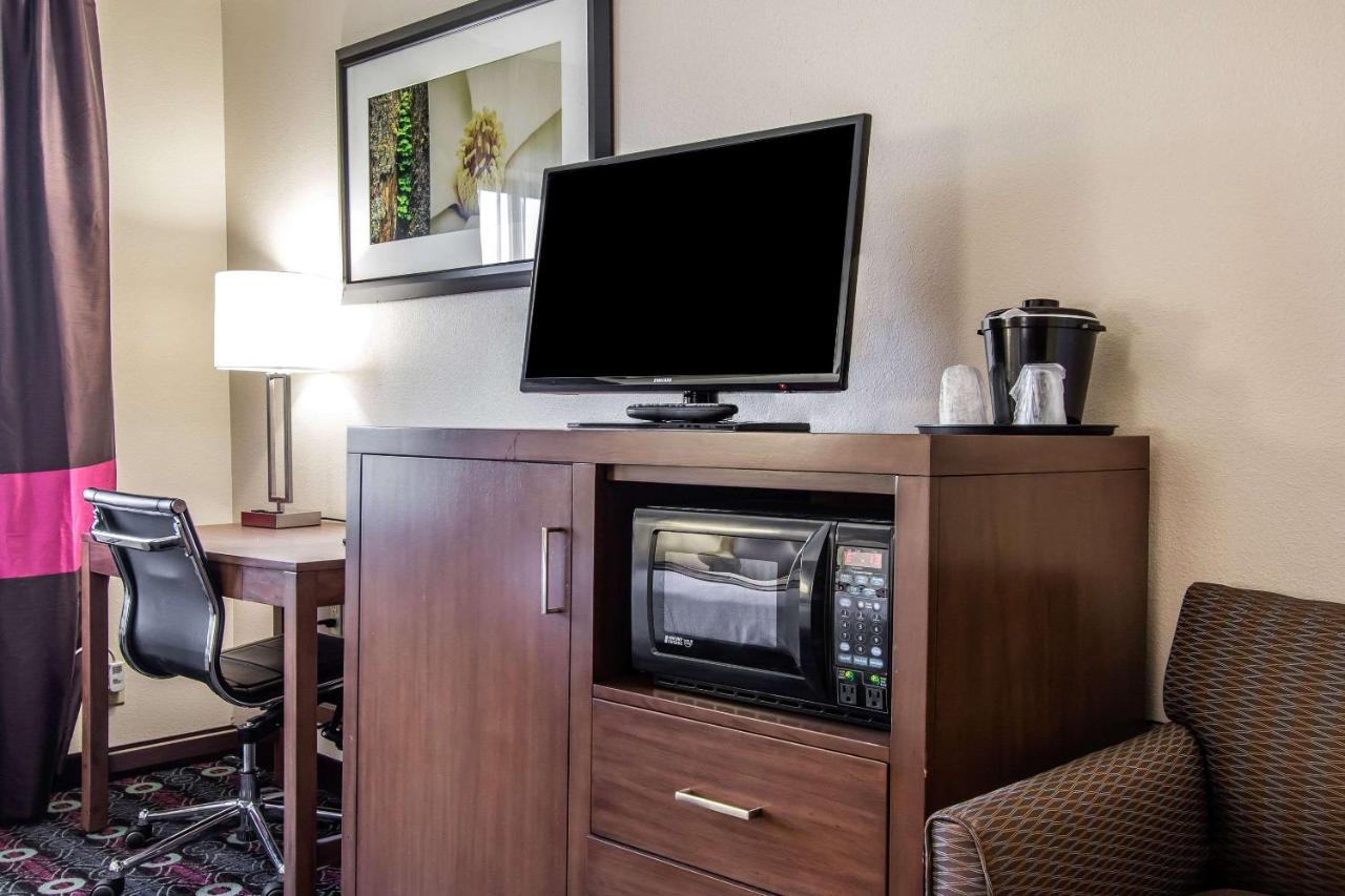 Queen Room - Accessible/Nonsmoking at Comfort Inn Tulsa Midtown