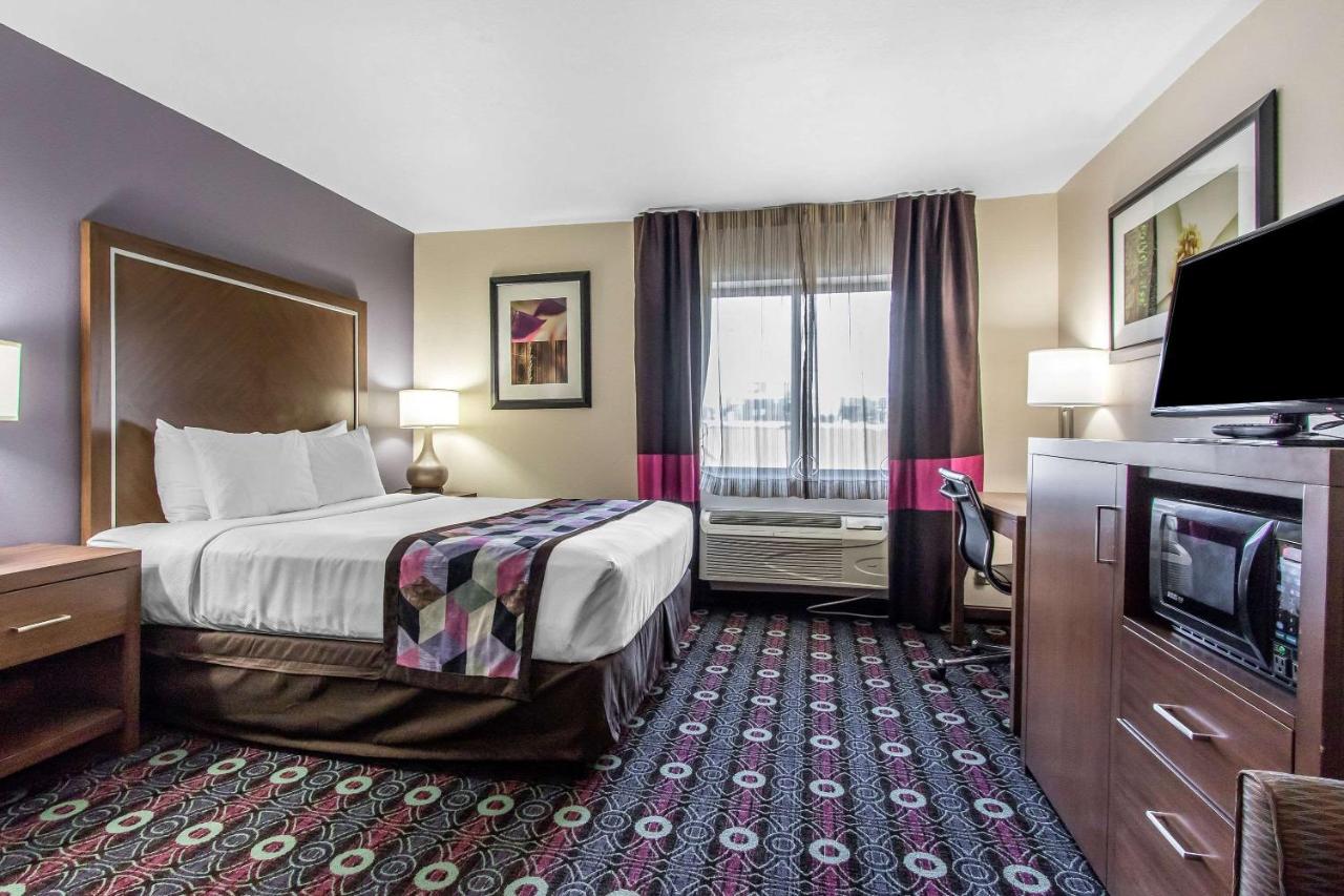 Queen Room - Accessible/Nonsmoking at Comfort Inn Tulsa Midtown