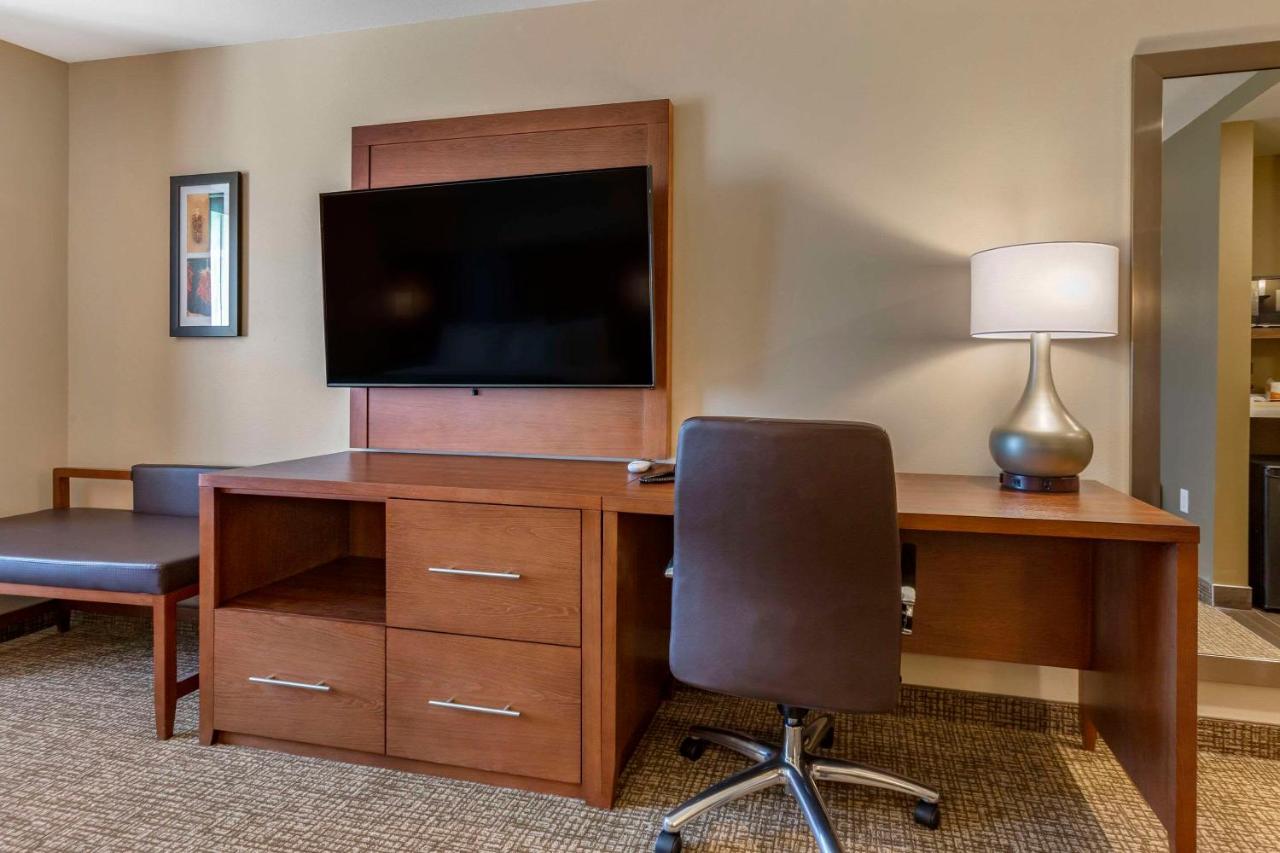 Efficiency King Suite - Non-Smoking at Comfort Suites Albuquerque Airport