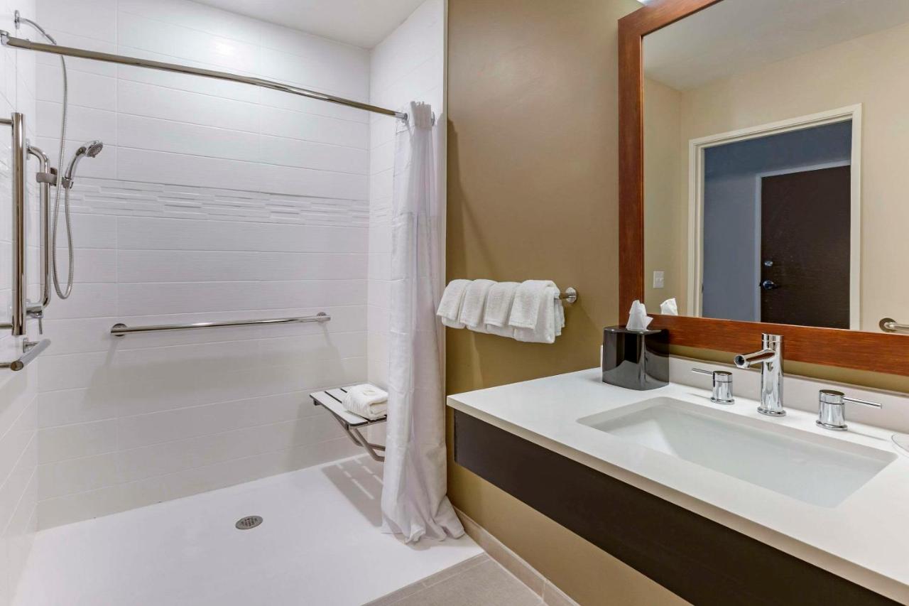 King Suite with Walk-in Shower - Accessible/Non-Smoking at Comfort Suites Albuquerque Airport