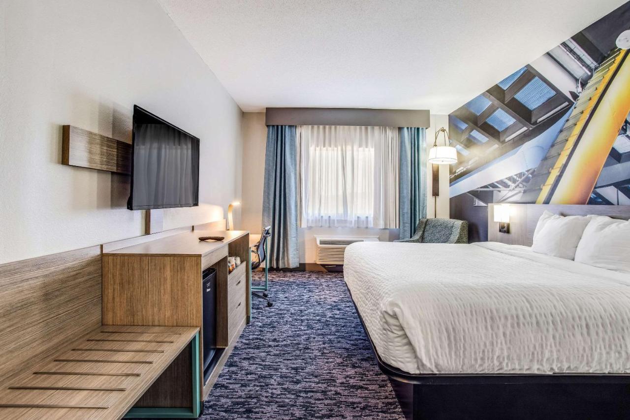King Room with Roll-in Shower - Non-Smoking at Clarion Pointe Franklin - Nashville Area