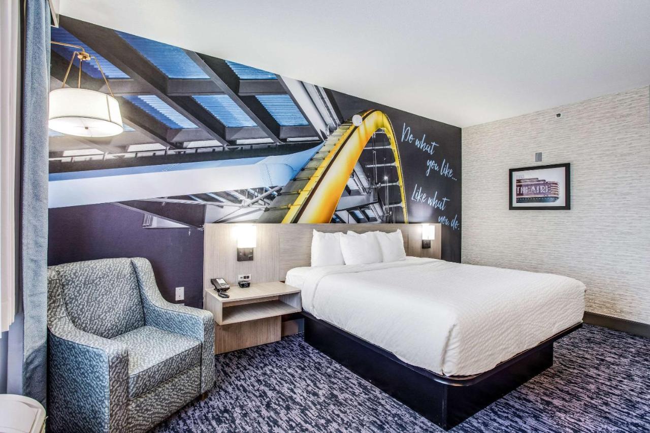 King Room with Roll-in Shower - Non-Smoking at Clarion Pointe Franklin - Nashville Area