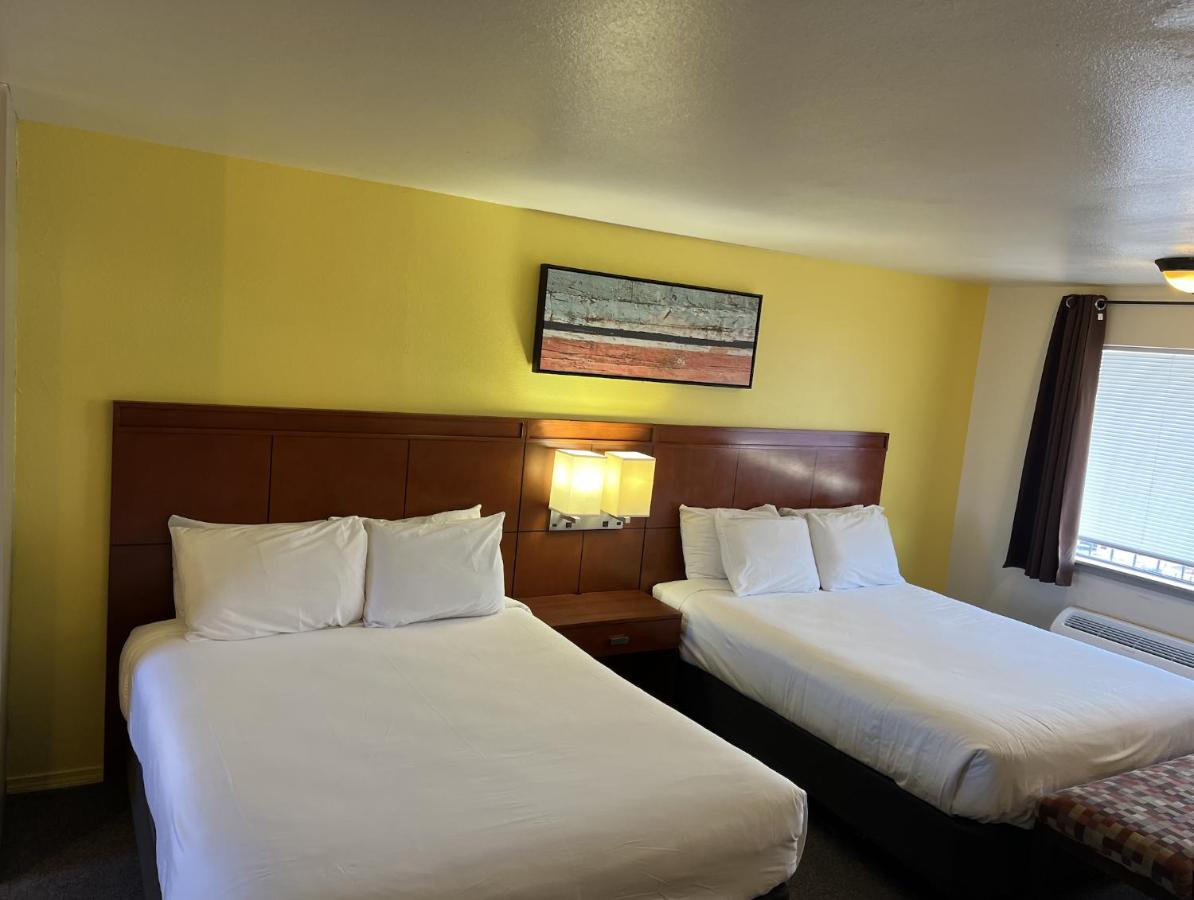 | Lakeshore Inn Water Front