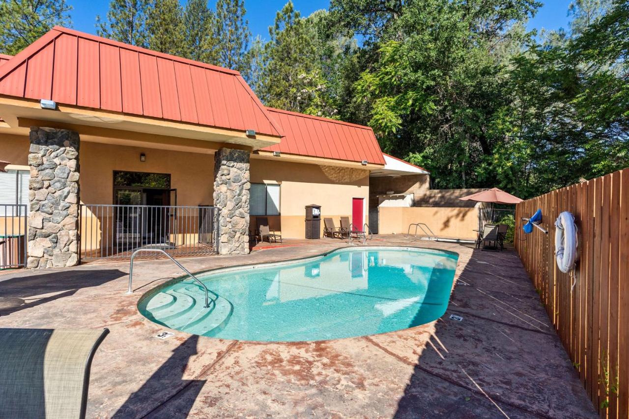 | Best Western Plus Yosemite Way Station