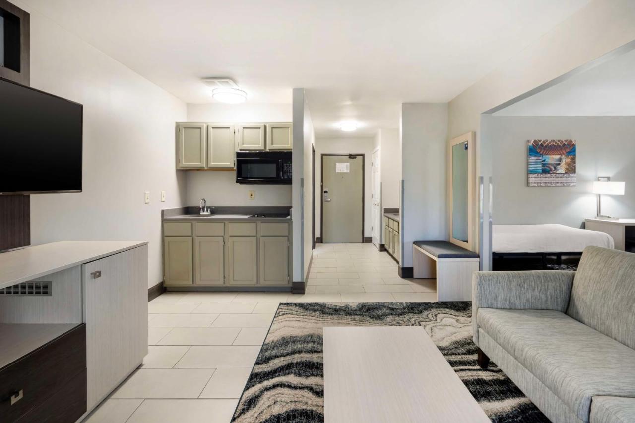 King Suite - Non-Smoking at Best Western Morton Inn