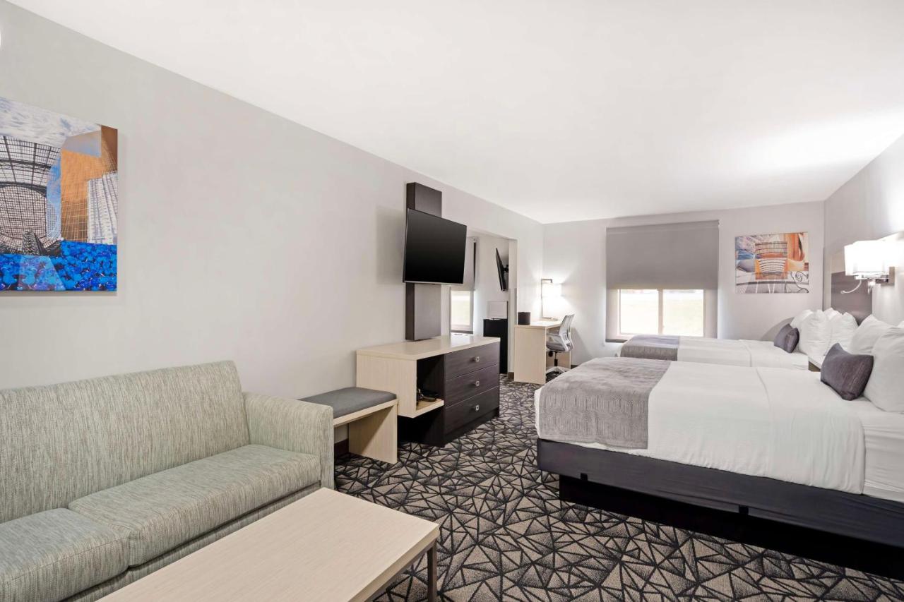 Suite with Jetted Tub at Best Western Morton Inn