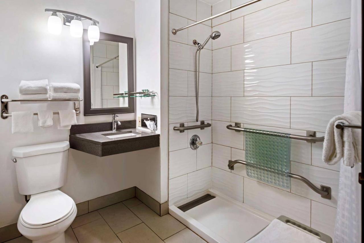 Queen Room with Two Queen Beds and Bath Tub - Disability Access at Best Western Morton Inn