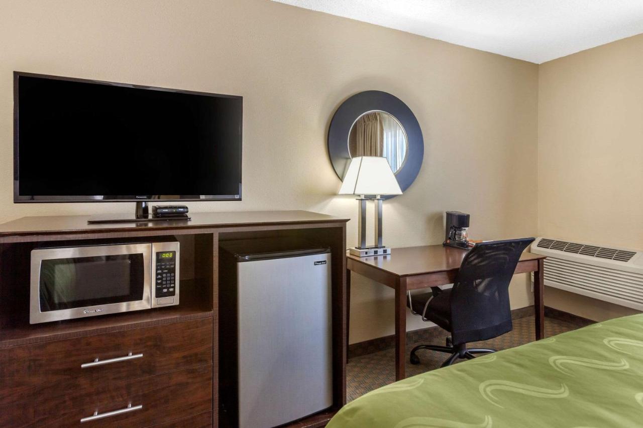 Queen Room with Two Queen Beds - Non-Smoking at Quality Inn Ontario