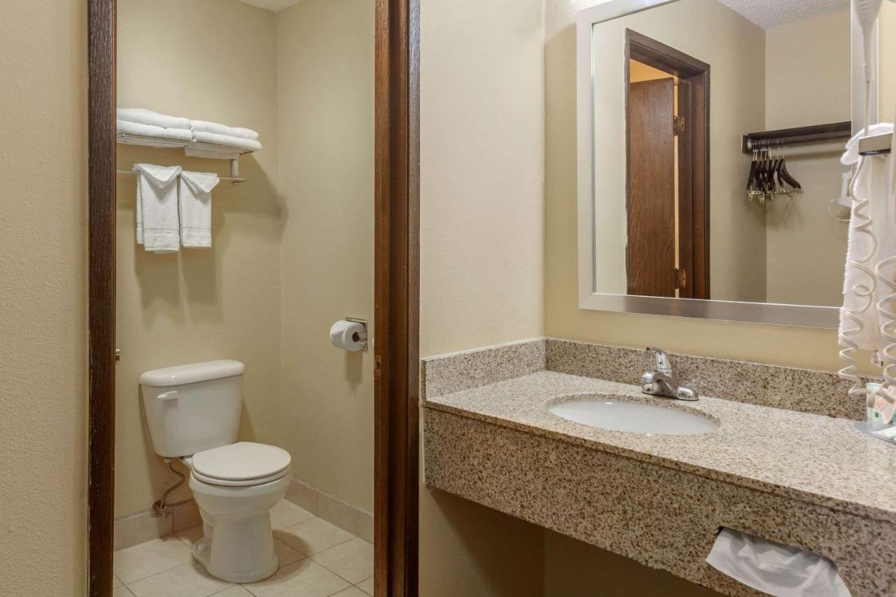 Queen Room with Two Queen Beds - Non-Smoking at Quality Inn Ontario