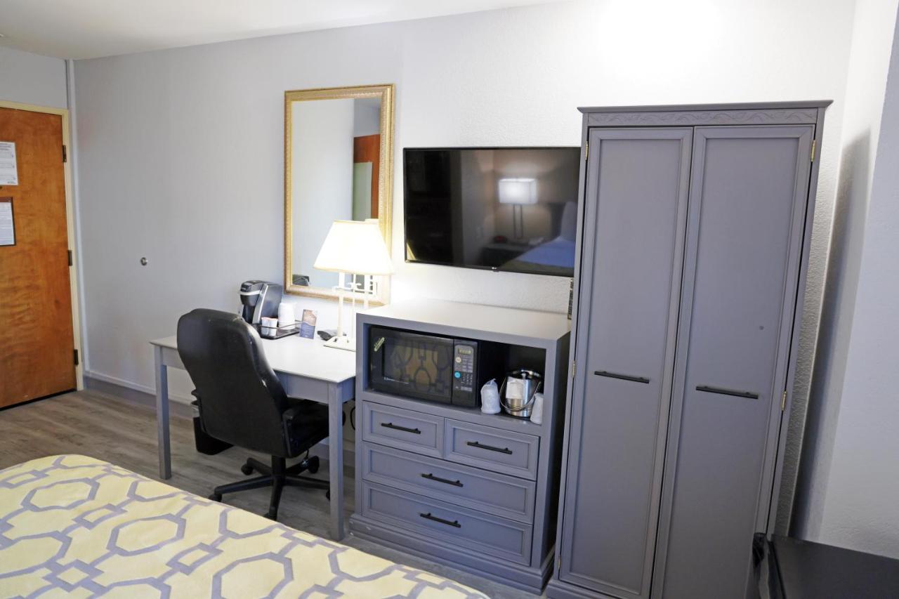 Queen Room - Non-Smoking at Baymont by Wyndham Barstow Historic Route 66