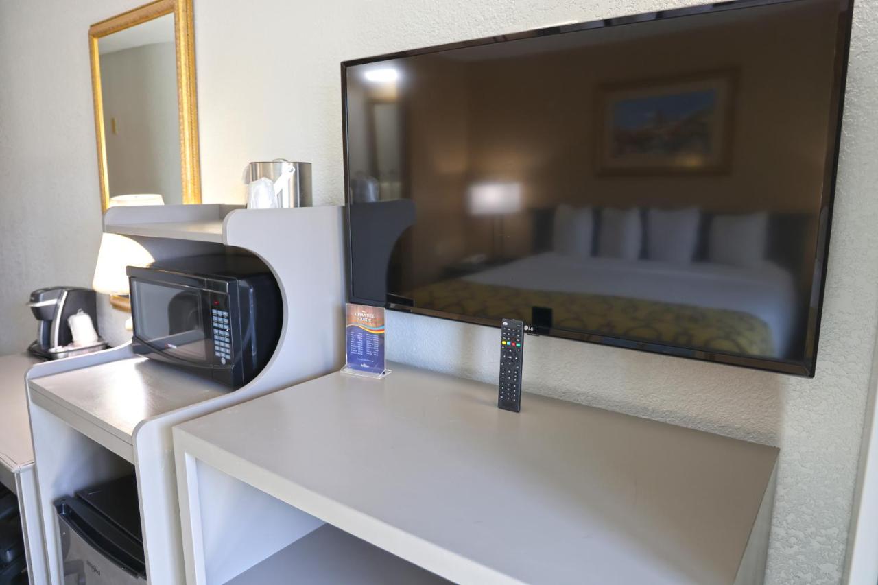 King Room - Non-Smoking at Baymont by Wyndham Barstow Historic Route 66