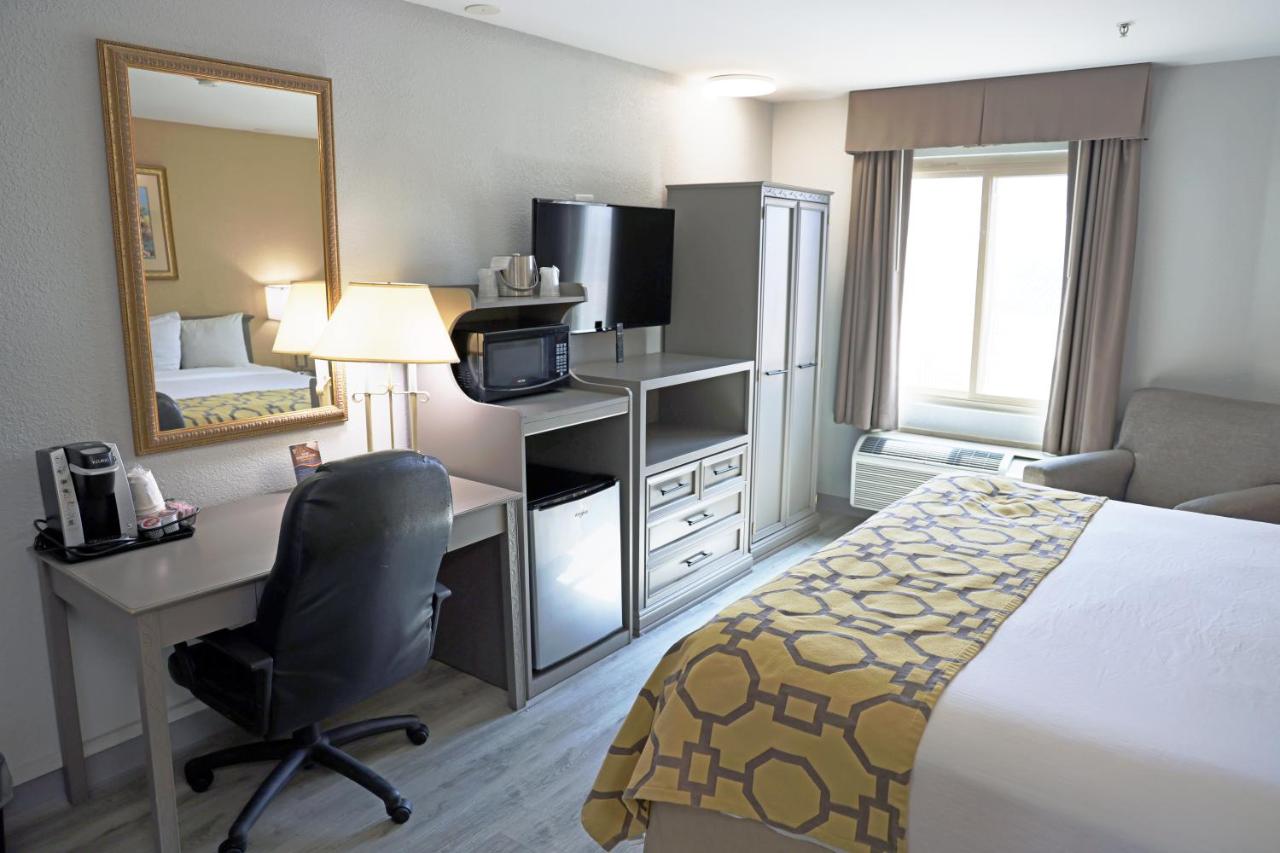 King Room - Non-Smoking at Baymont by Wyndham Barstow Historic Route 66