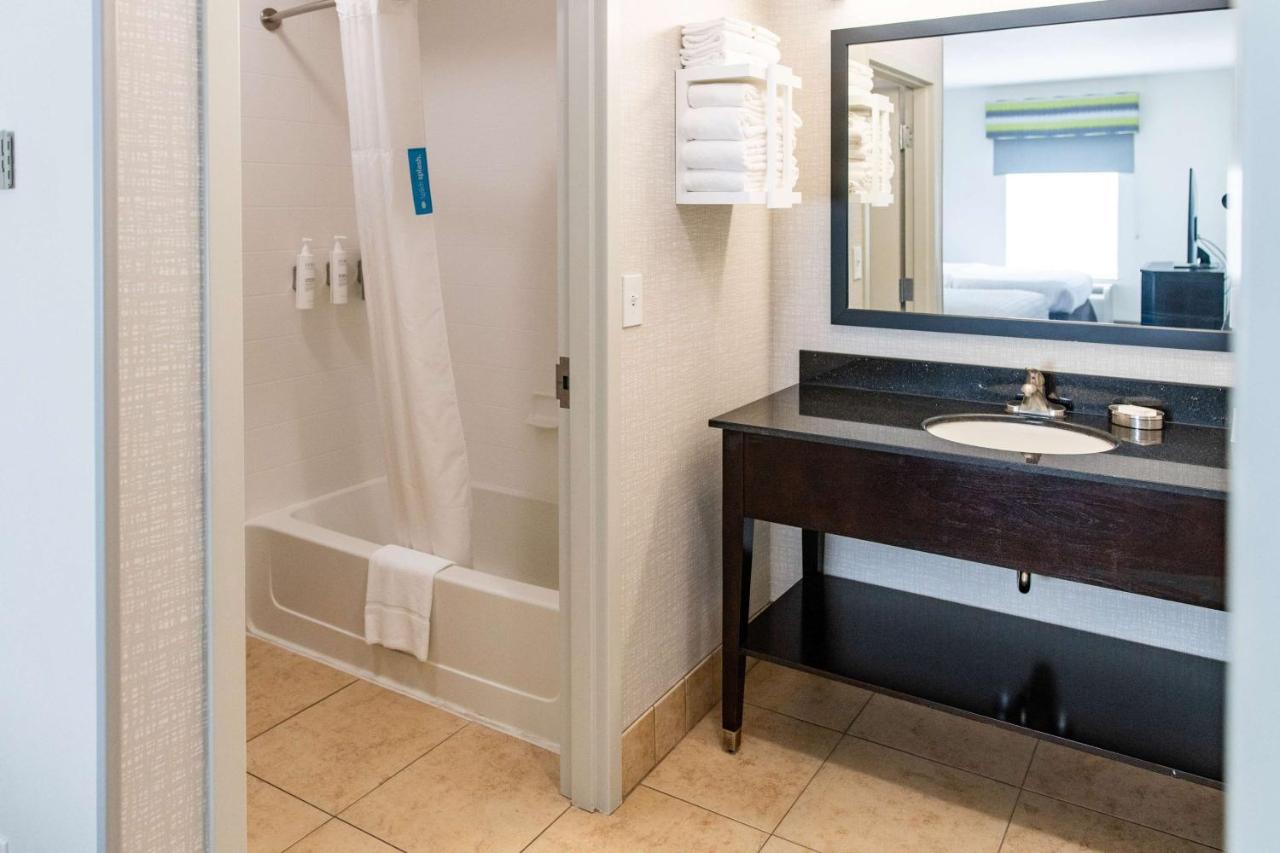 One-Bedroom Queen Suite at Hampton Inn & Suites Effingham
