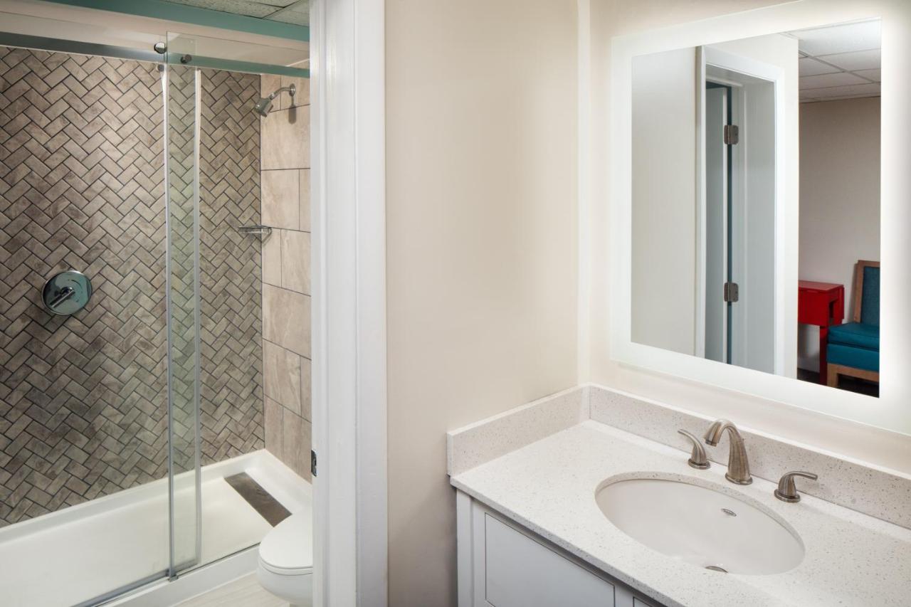 | Pleasant View Inn