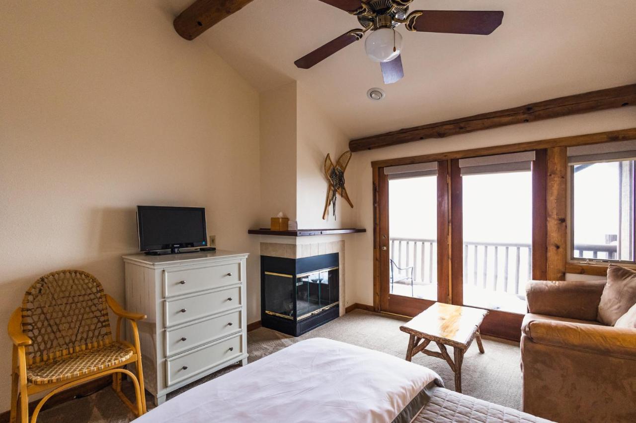 Deluxe Queen Room at Taharaa Mountain Lodge