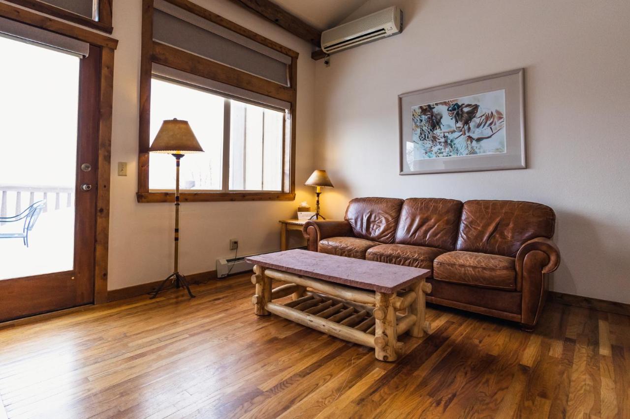  | Taharaa Mountain Lodge
