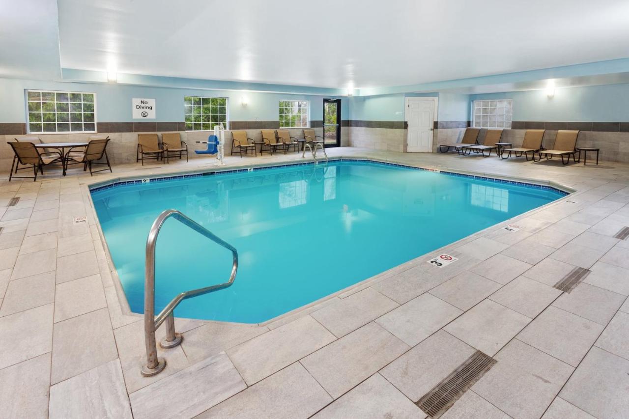 | Holiday Inn Express & Suites Carmel North – Westfield, an IHG Hotel