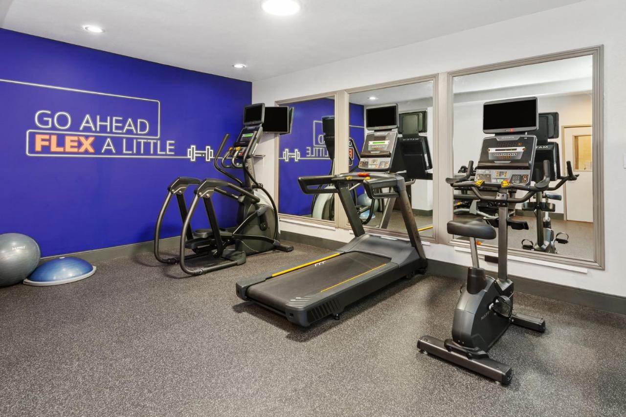 | Holiday Inn Express & Suites Carmel North – Westfield, an IHG Hotel