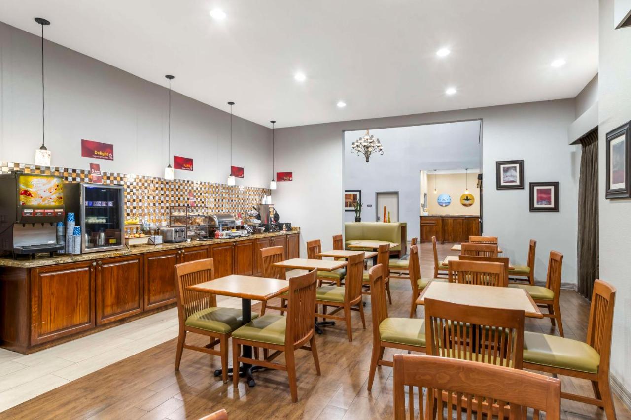  | Best Western Plus Hobby Airport Inn & Suites