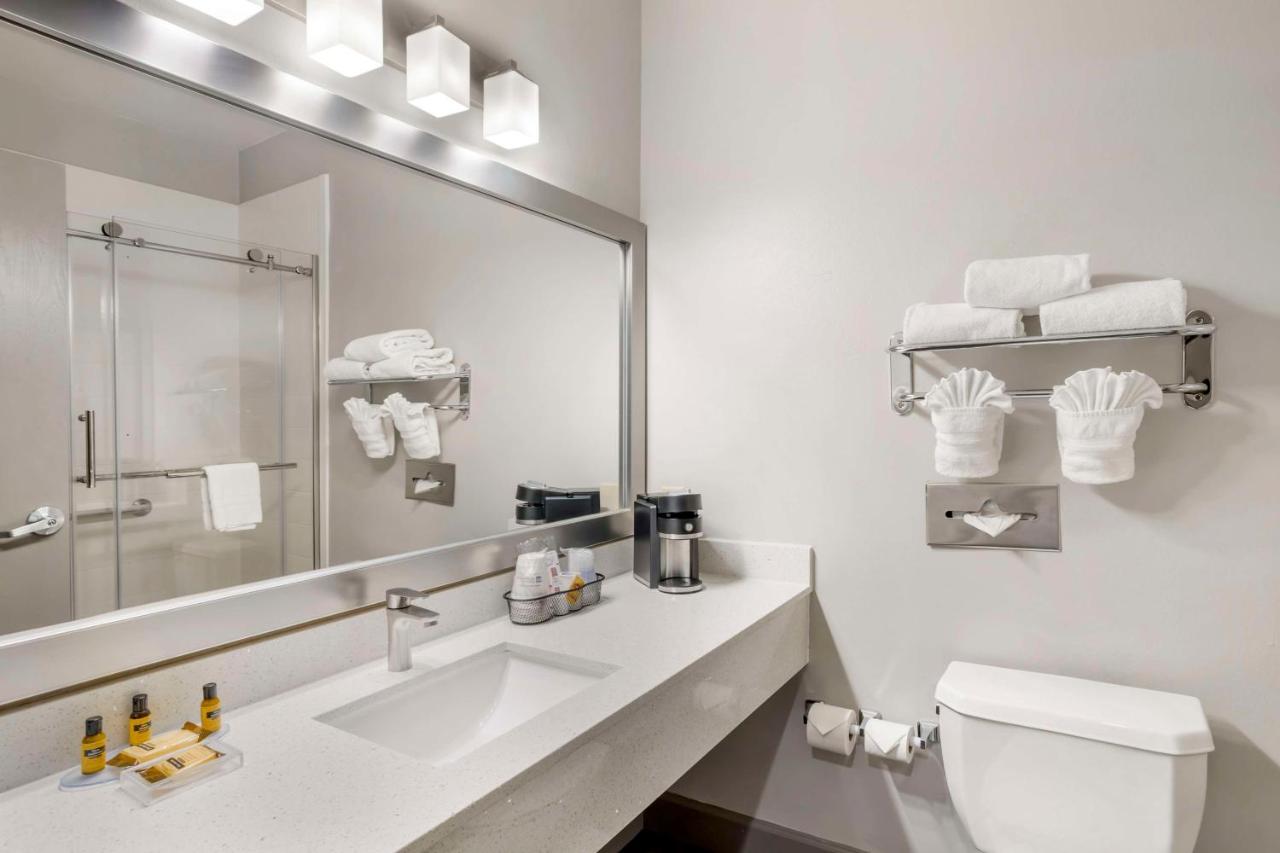  | Best Western Plus Hobby Airport Inn & Suites