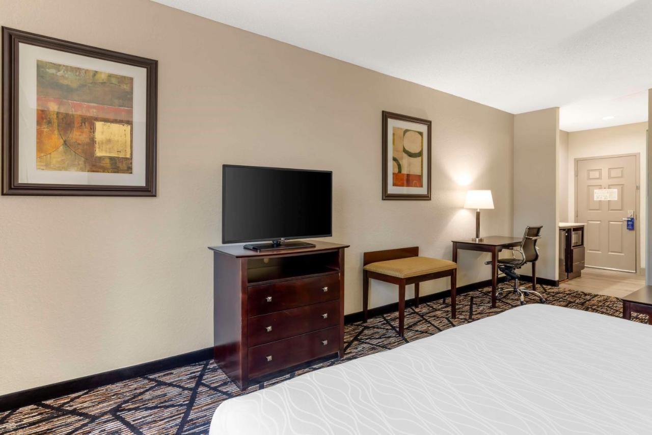 King Room - Hearing Accessible/Non-Smoking at Best Western Plus Hobby Airport Inn & Suites