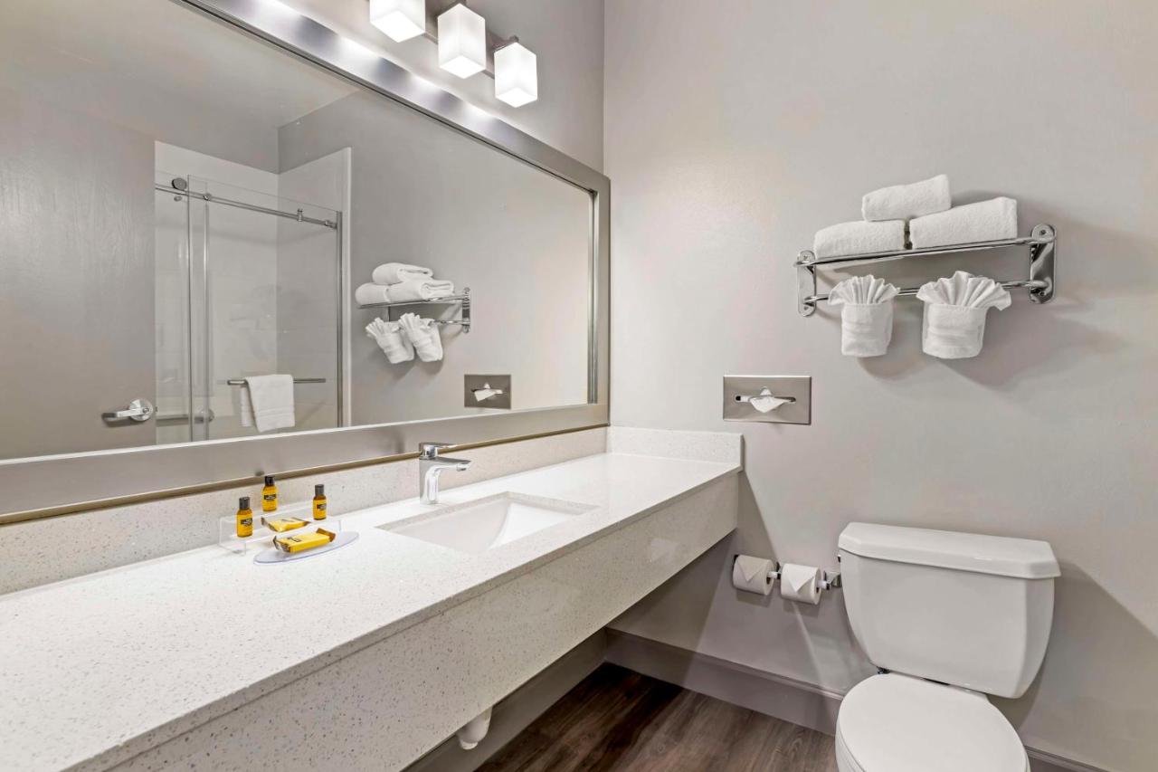  | Best Western Plus Hobby Airport Inn & Suites