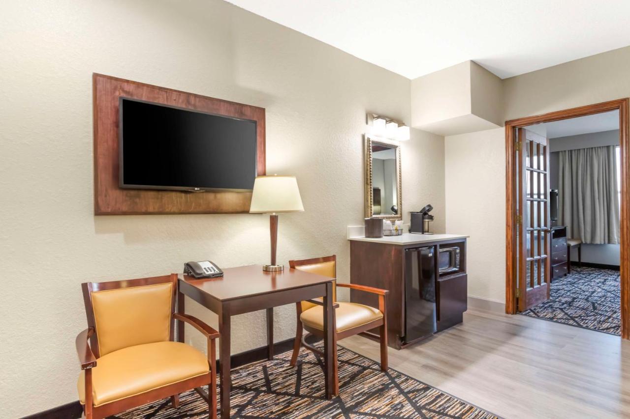  | Best Western Plus Hobby Airport Inn & Suites