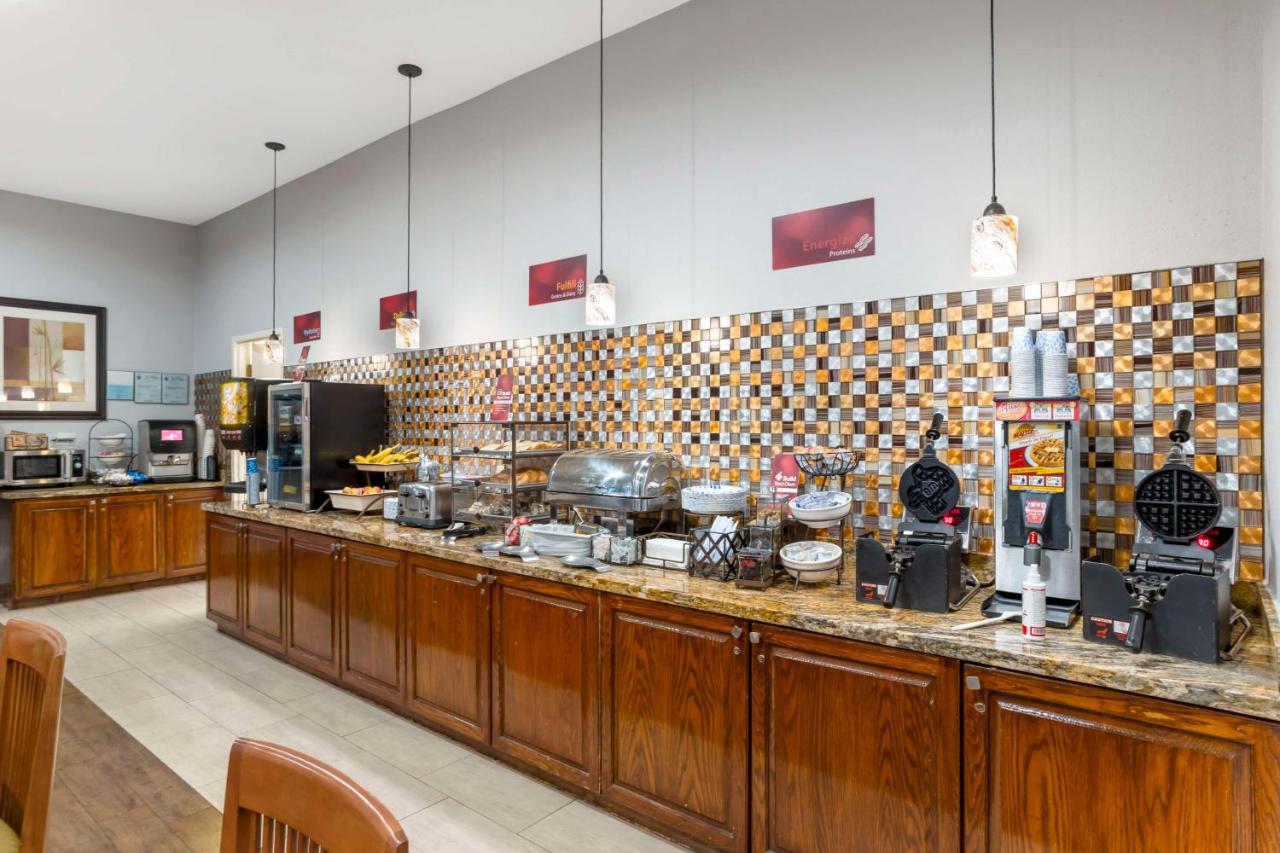  | Best Western Plus Hobby Airport Inn & Suites