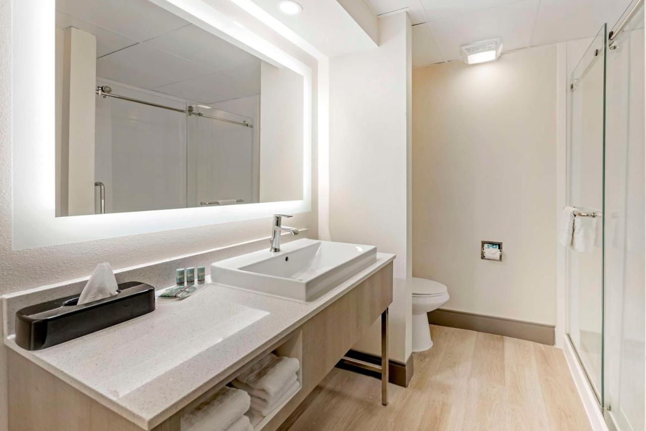 King Suite with Living Area at Best Western Brentwood